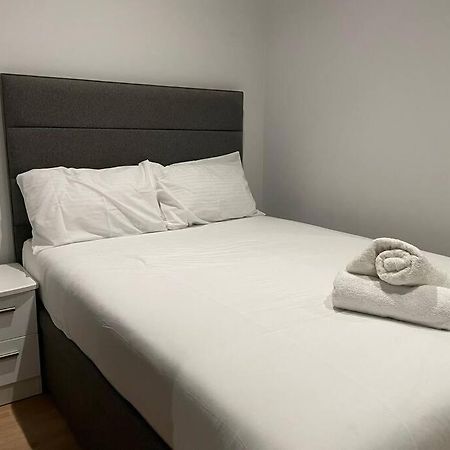 Monthly Stays 1Bed Serviced Studio Apartment Free Wifi & Netflix Whitechapel London Perfect For Solo & Coupled Guests Екстериор снимка